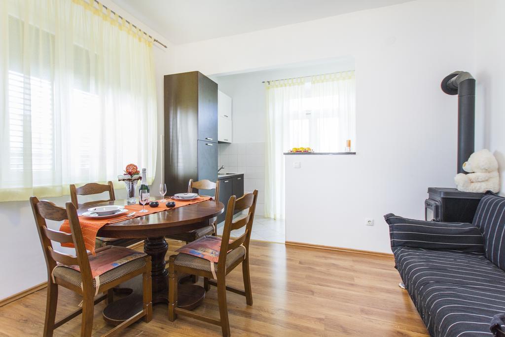 Apartment Amber Koromačno Pokój zdjęcie